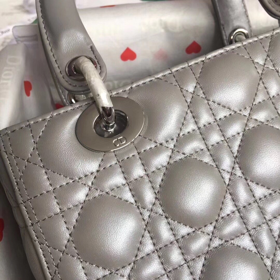 1536888721_2508885429_3