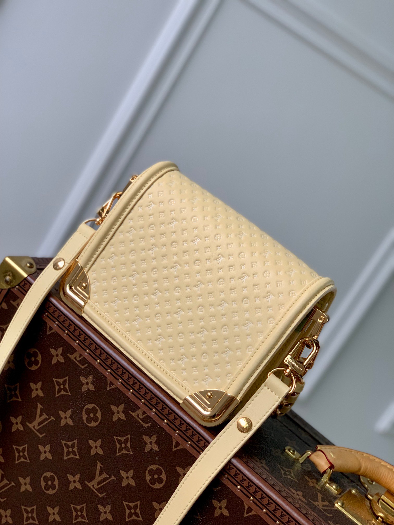 Beige Luxury Look_003