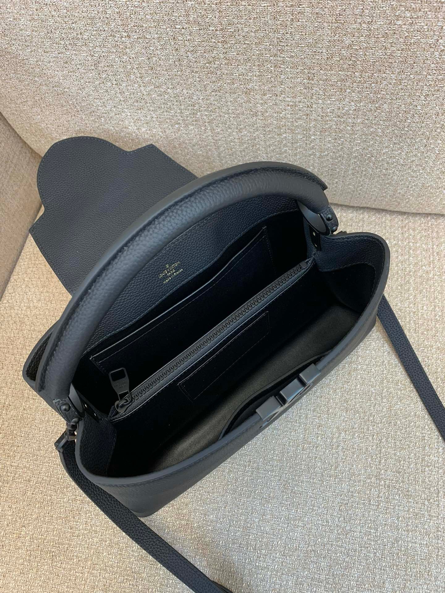 East West Black Big_004