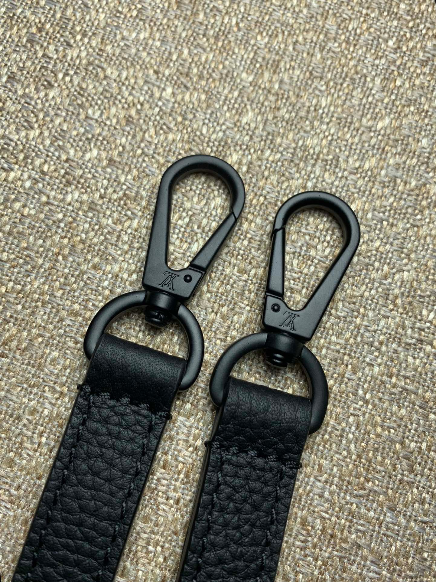 East West Black Big_006