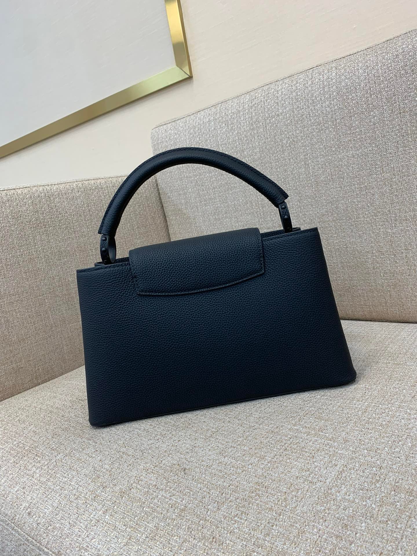 East West Black Big_007