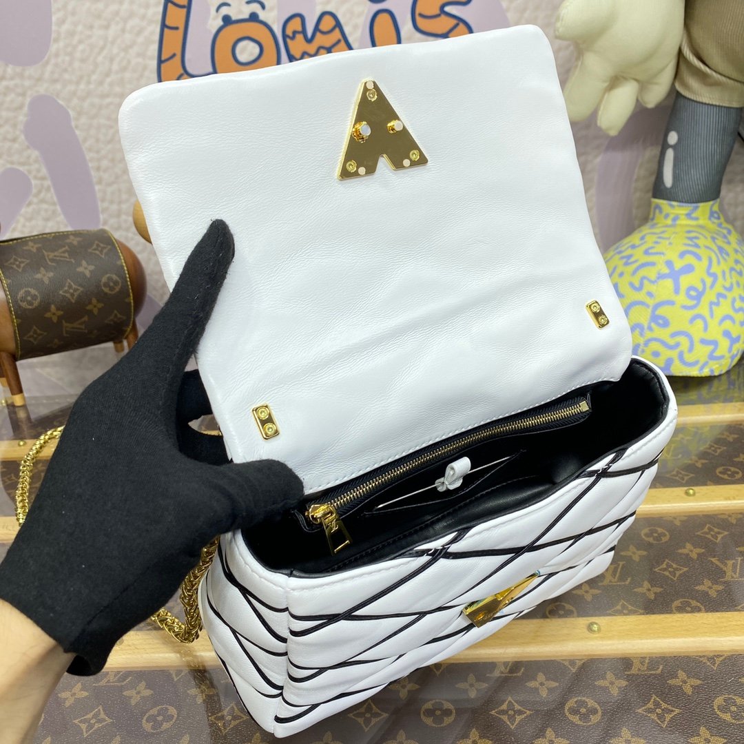 Exclusive Black and White_009