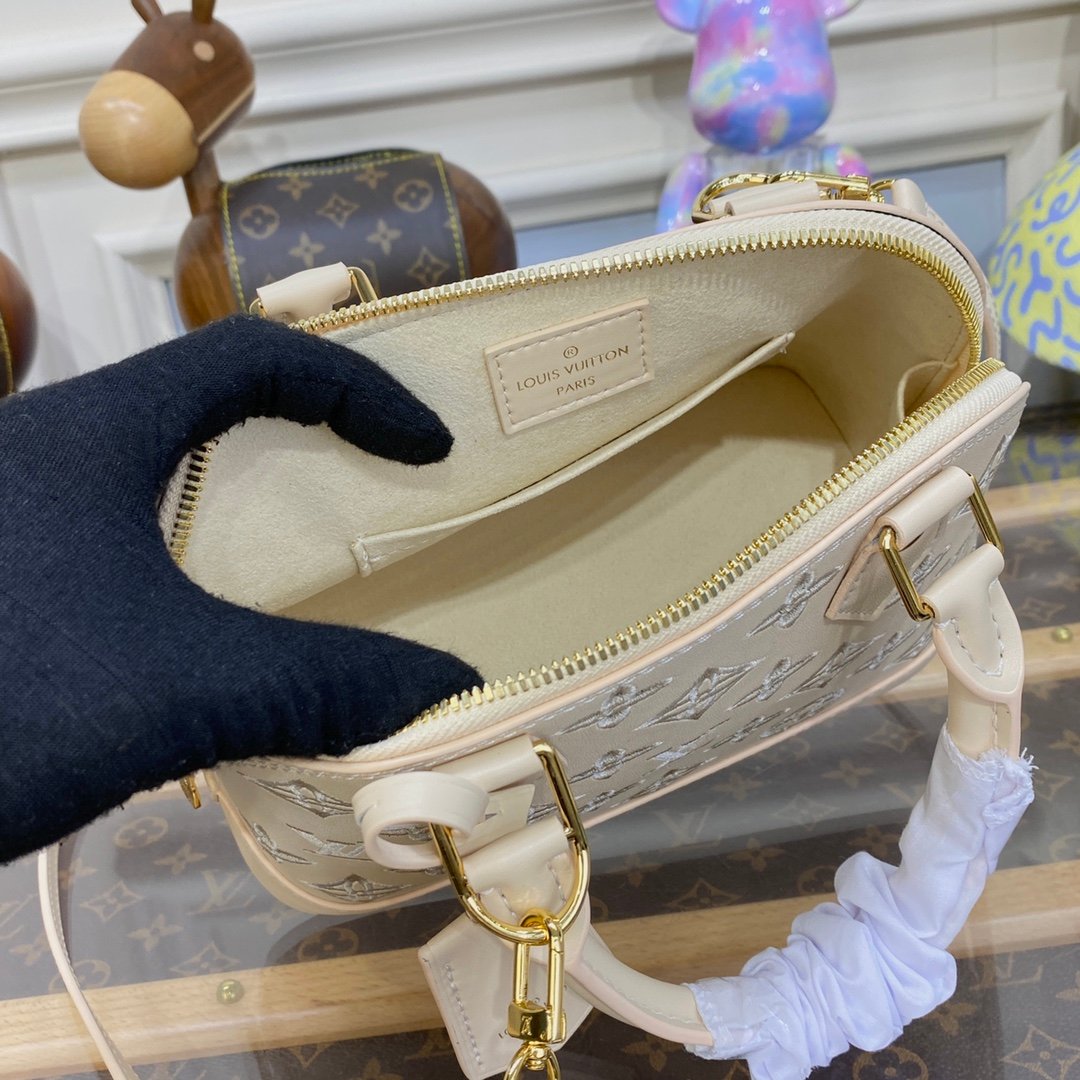 LV Alma Small Exclusive One 9