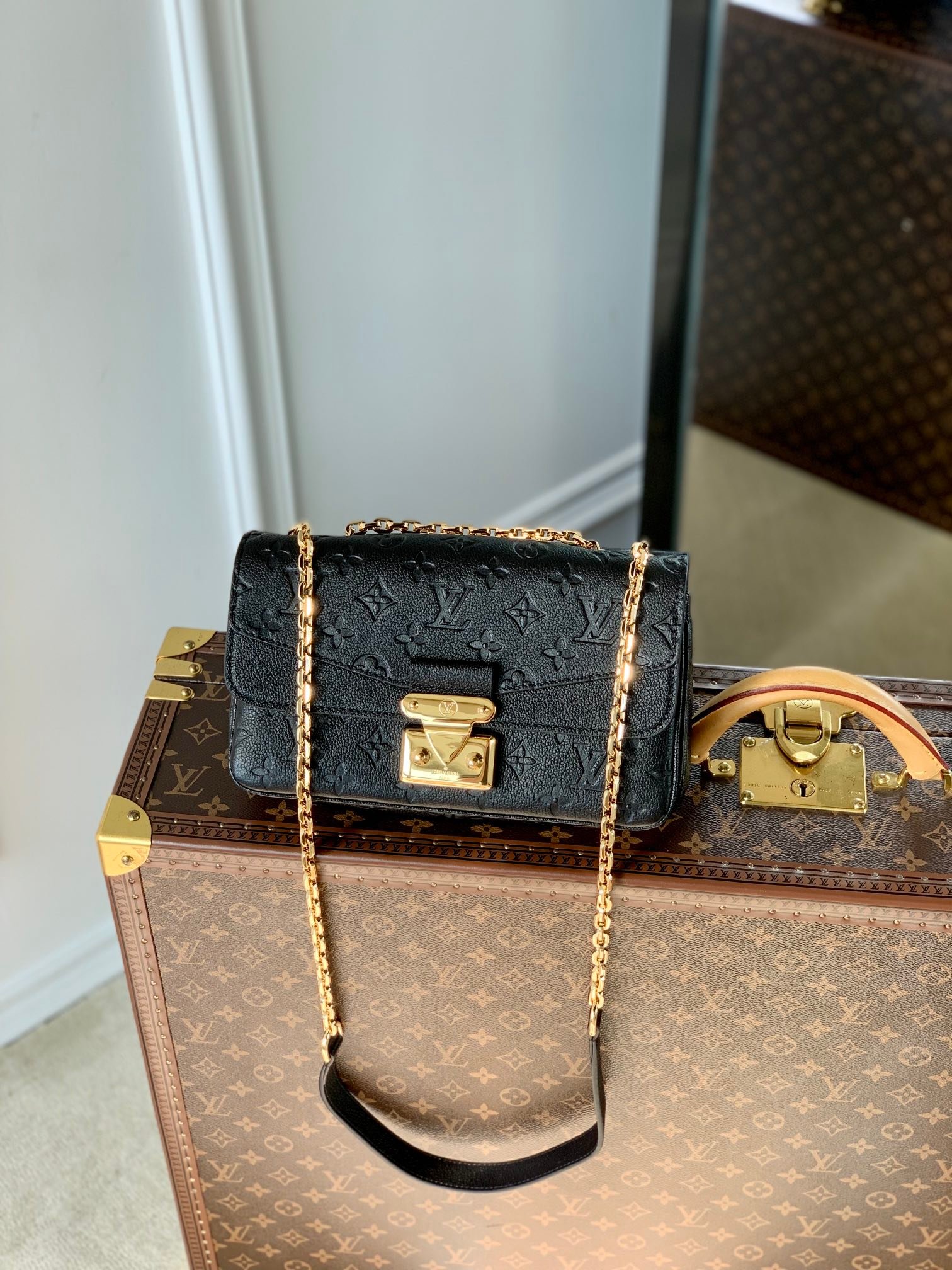 Small Black Full_002