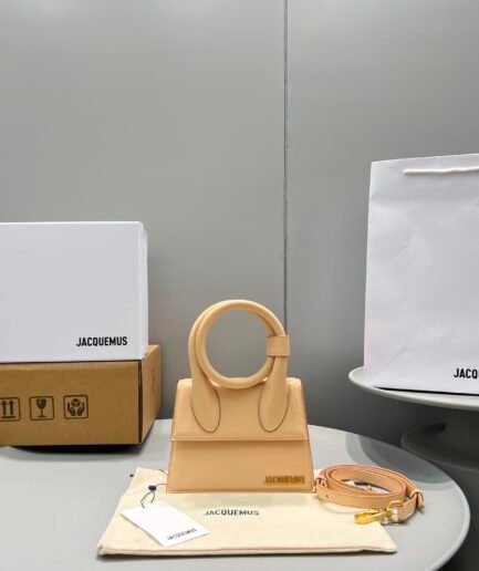 Jacquemus Chiquito Beige
