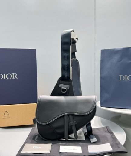 Dior Medium Saddle Bag for MEN - Black Grained Calfskin